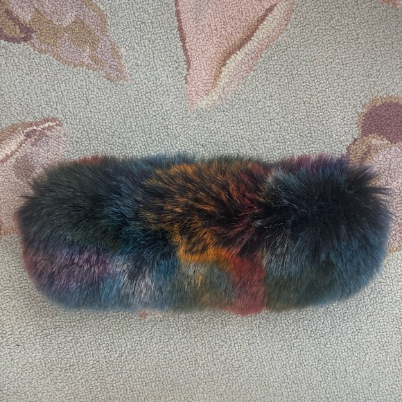 Betsy Johnson faux fur head band - Picture 2 of 4